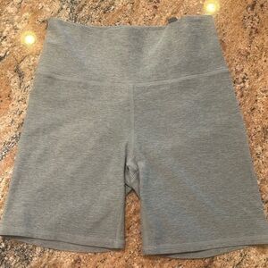 Vuori green shorts Size small